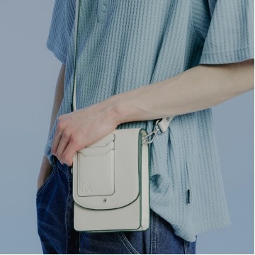 韓國Romantic Crown - RECENT LOGO CROSS BAG_OATMEAL